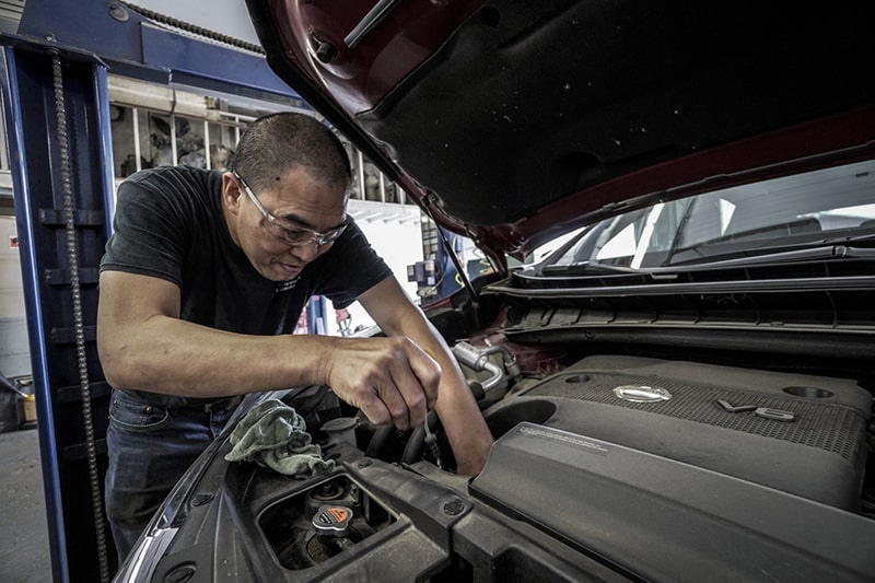 Find an accredited auto mechanic program at a local trade school