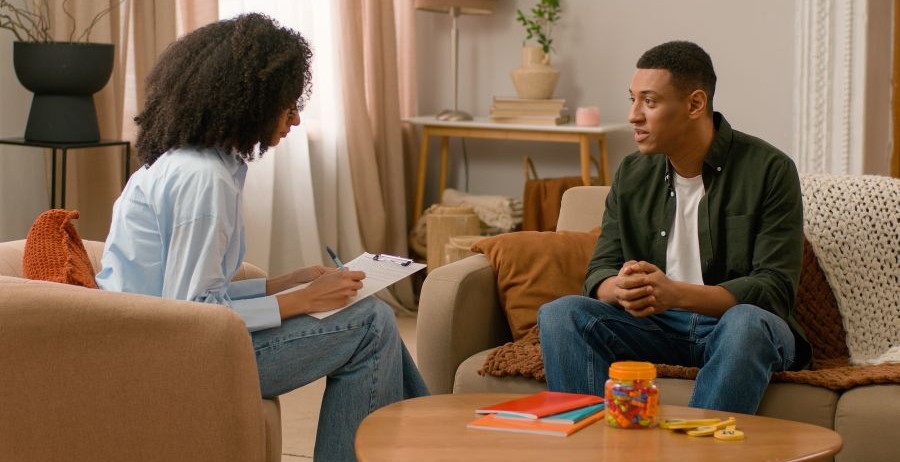 Man, recently released from prison, speaks with a therapist during a session focused on emotional healing and rebuilding life after prison.